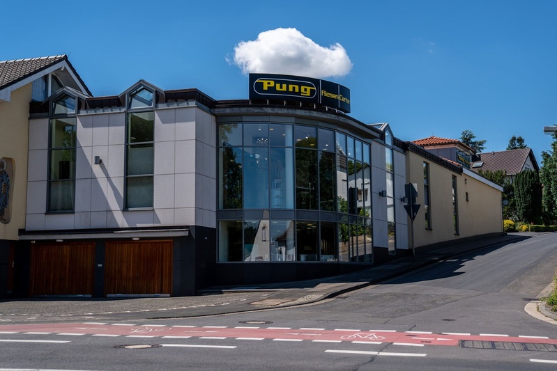 Pung Fliesen-Center in Bonn-Lengsdorf, Außenansicht